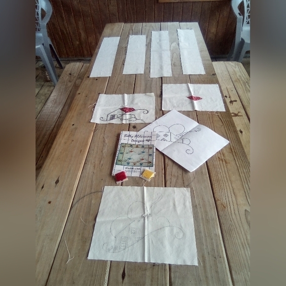 Betty Alderman Designs Peekaboo Houses Quilt Top Applique Embroidery Vintage - Picture 3 of 6